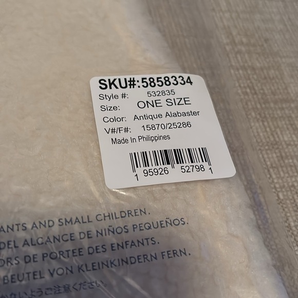 NWT!! Lands End Cozy Sherpa Gaiter and Ear Muff Set, Antique Alabaster White - Picture 7 of 12